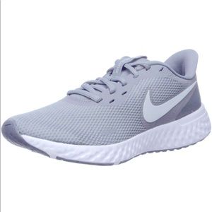 Nike Women's Revolution 5 Wide Running Shoe